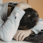 Antes de adoecer, o corpo sempre avisa — reconhecer esses sinais pode transformar sua saúde, alerta Alexandre Costa Pedrosa.