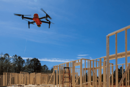 Diego Borges explica como softwares, drones e sensores revolucionam o controle e a fiscalização em obras.