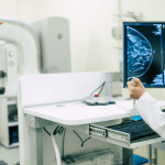 Vinicius Tadeu Sattin Rodrigues mostra como o radiologista é essencial no cuidado e prevenção da saúde feminina.