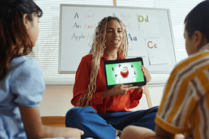 Unidade móvel educacional da Neoenergia leva tecnologia de ponta ao litoral e fortalece a educação energética